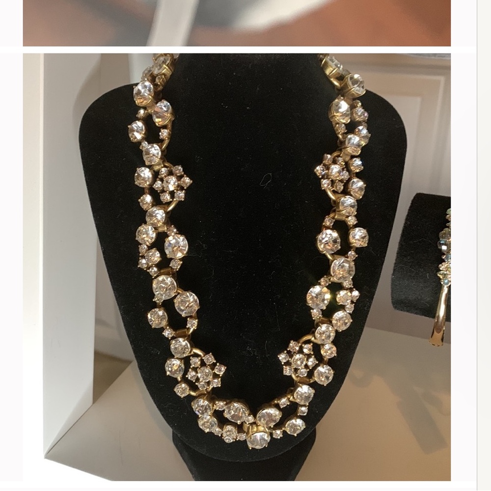 STATEMENT NECKLACE EUC